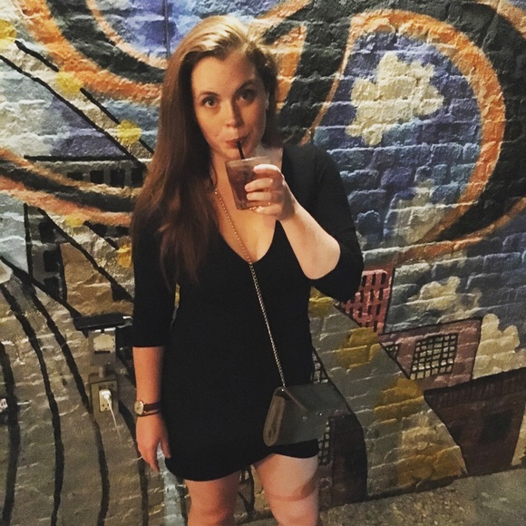 Meet your Posher, Laura - Picture 1 of 1